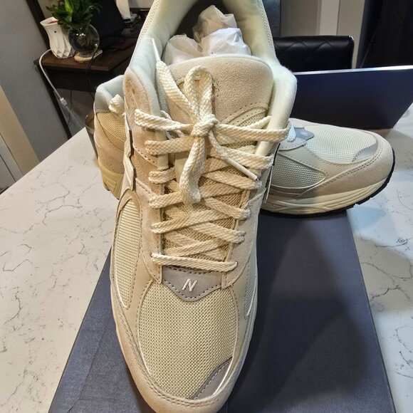 Size 13 - New Balance 2002R - Calm Taupe / Angorra / Silver Metallic - Mens NEW - Picture 2 of 9